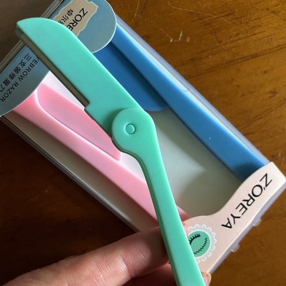 NWT! Z'Oreya Three Pastel Eyebrow/Facial Hair Razors - Picture 3 of 6